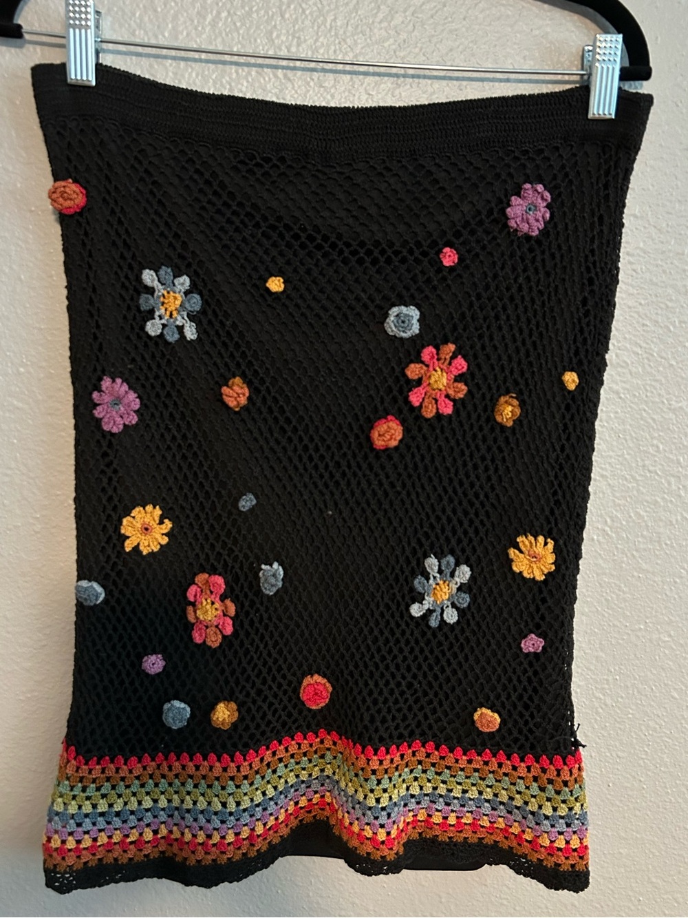 VINTAGE GEOMETRIE Black Crochet Floral Knit Skirt with Multicolor FLOWERS